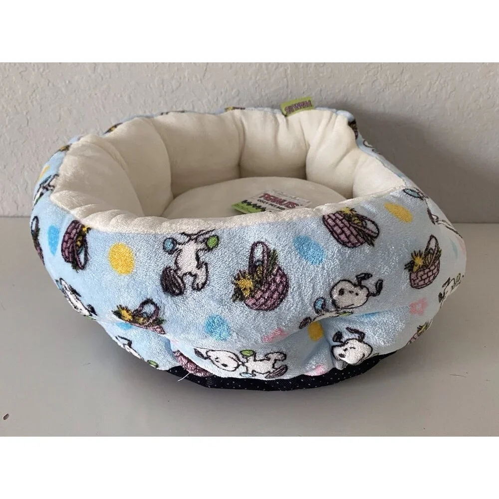 Peanuts‎ Snoopy Small Dog Pet Cozy Cuddler Bed Easter Basket Eggs 19 X 15 X 7”